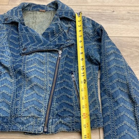 Free People Chevron Textured Denim Moto Jacket - Size 2 - Picture 8 of 9